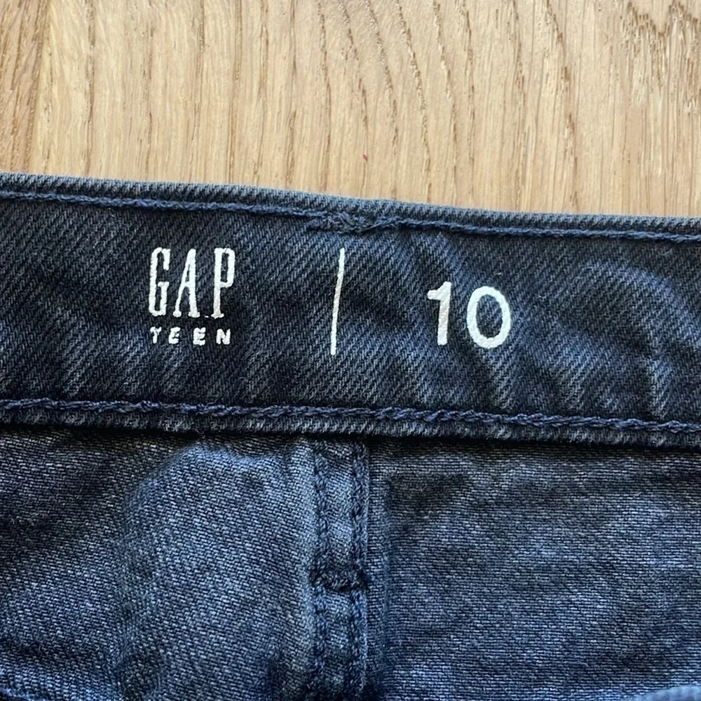 Gap Girls Size 10 Black Denim Mini Skirt Raw Hem Adjustable Waist